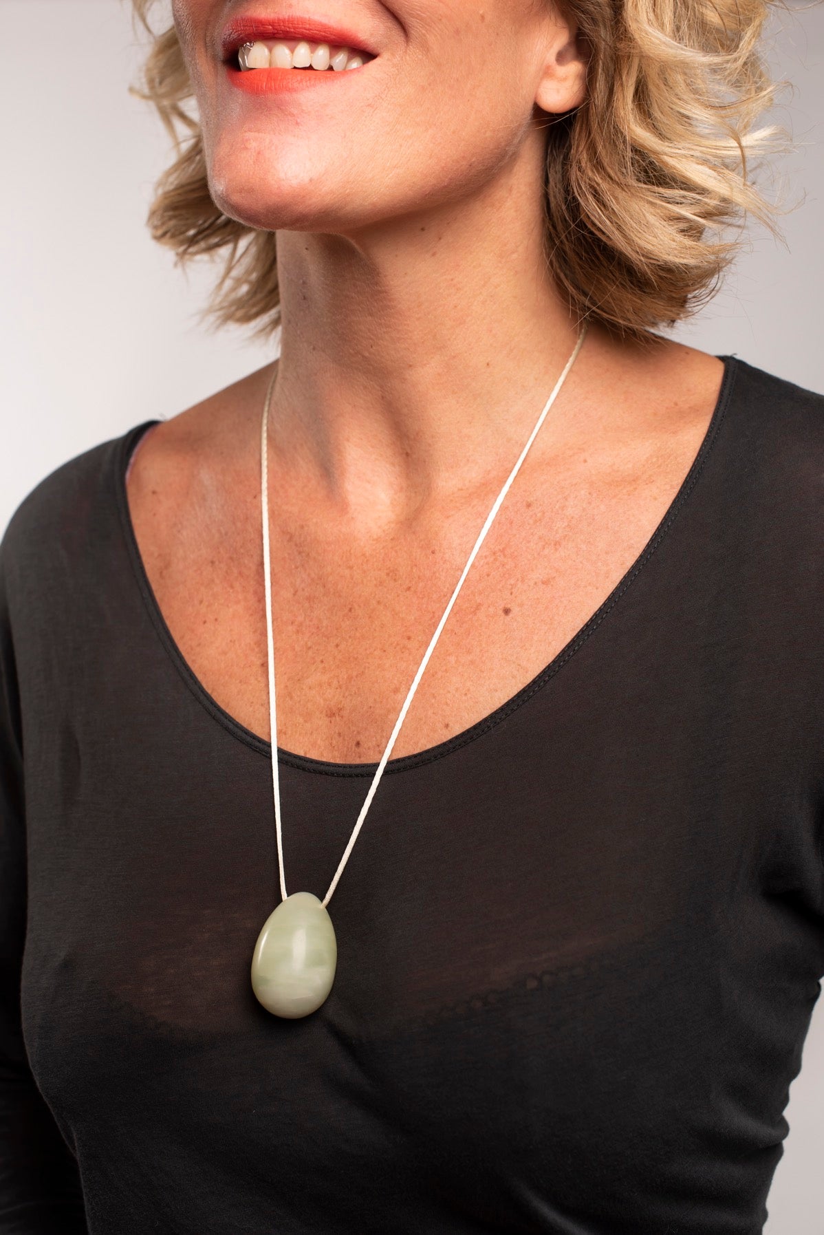 Collier JADE EN OEUF DE YONI